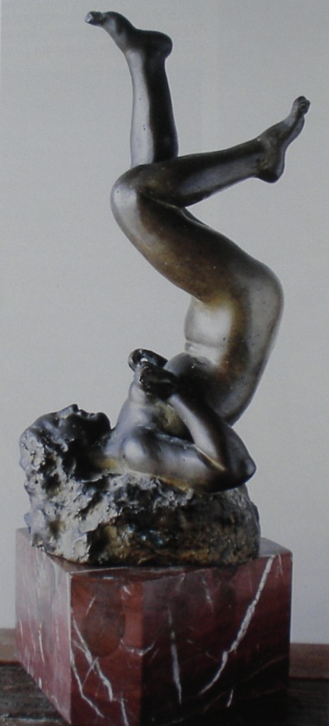 fig. 10 - Vincenzo Jerace - Acrobazia -bronzo - firmata e datata 1938 -  Napoli collezione privata